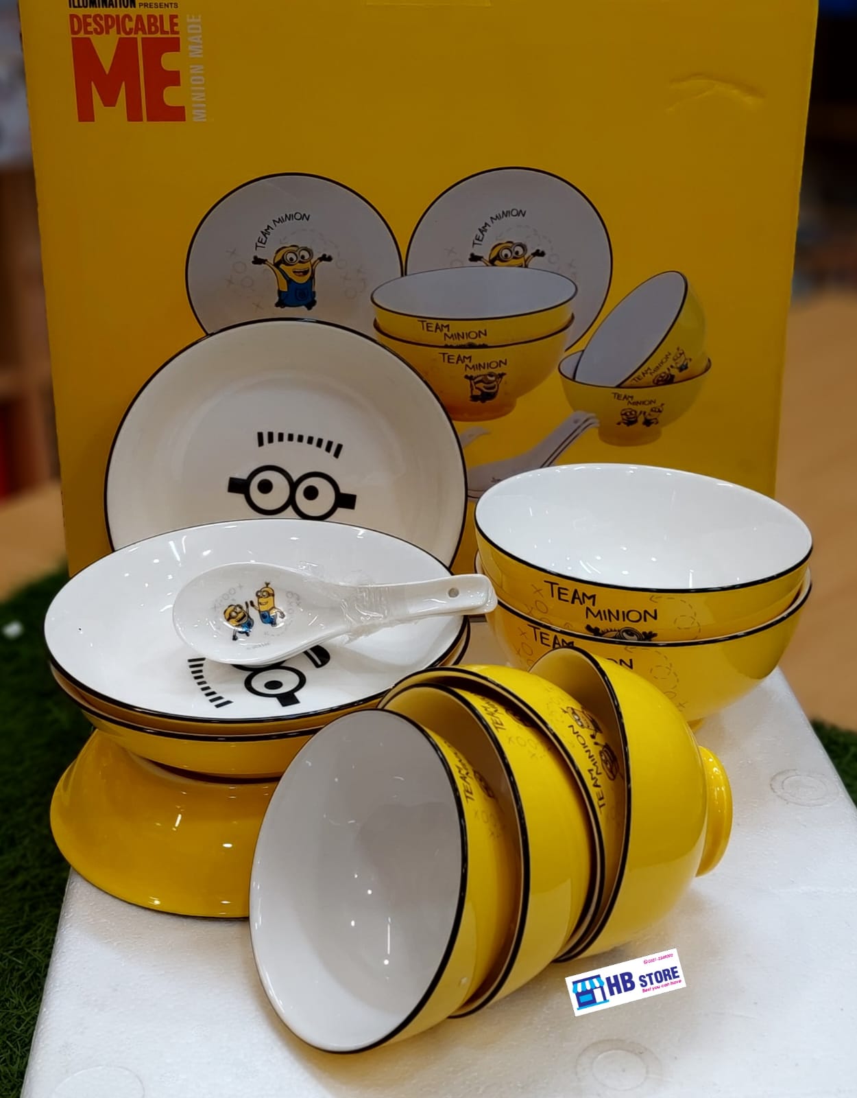 Official Minions "Stuart" Ceramic Dinnerware Set
