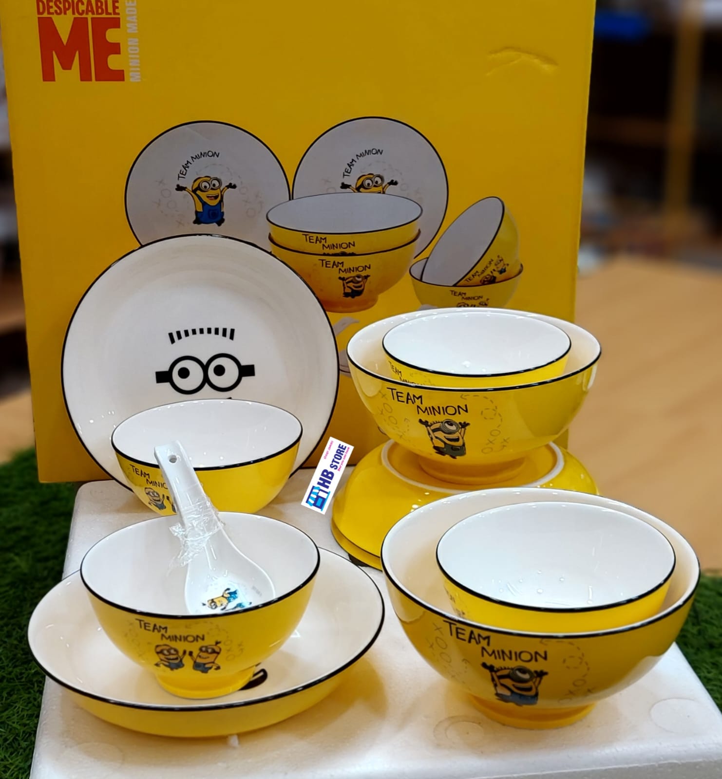 Official Minions "Stuart" Ceramic Dinnerware Set