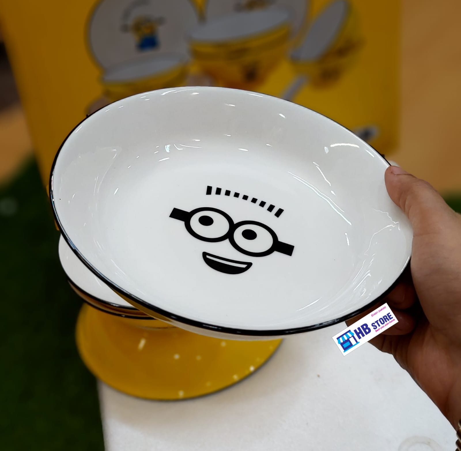 Official Minions "Stuart" Ceramic Dinnerware Set